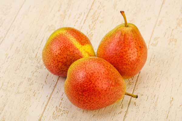 Сладкие спелые грушевые плоды форели