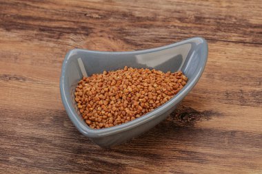 Kâsede çiğ karabuğday gevreği 