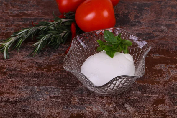 Italienska Mozzarella Ost Boll Serveras Basilika Och Tomater — Stockfoto