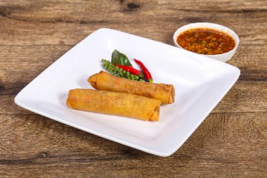 Karides ve lahanalı kızarmış börek.