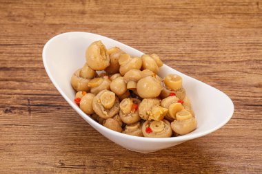 Kavanozda baharatlı turşu şampiyonları