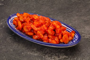 Domates soslu ve biberli fırında böbrek.