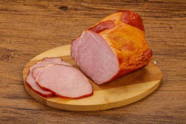 Baharatlı ve otlu füme domuz aslanı.