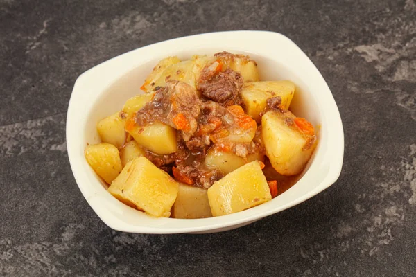 Patatas Asadas Carne Res Con Salsa Verduras —  Fotos de Stock