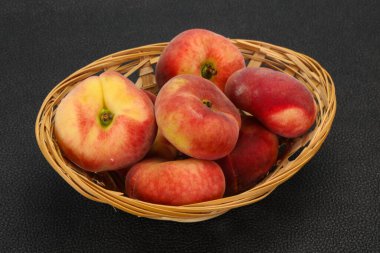 Tatlı, lezzetli, birkaç şeftali