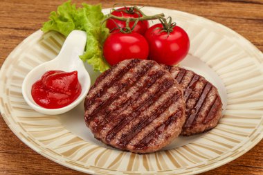 Domates soslu ızgara burger pirzolası