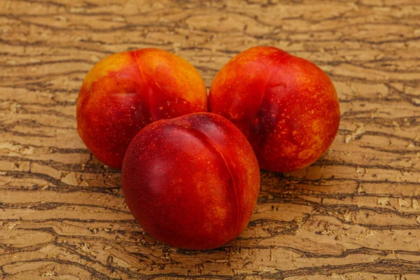 Dojrzałe Słodkie Smaczne Czerwone Owoce Nektarynowe — Zdjęcie stockowe