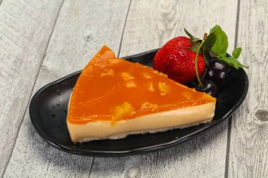 Kayısılı cheesecake çilekli ve naneli.