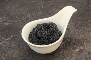 Lüks balık, kâsede siyah havyar.