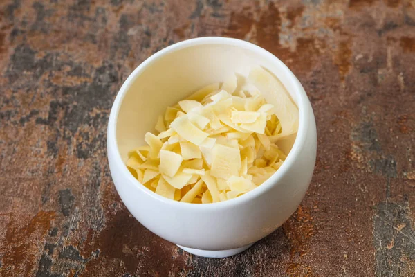 Hindistan cevizi kuru cipsi kasede atıştırmalık.