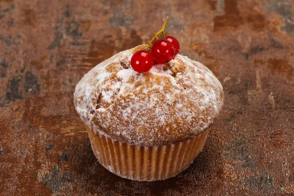 Sladký Chutný Muffin Červeným Rybízem — Stock fotografie