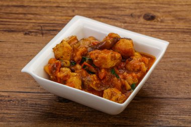 İstiridye soslu tavuk ve sebzeli kişniş.