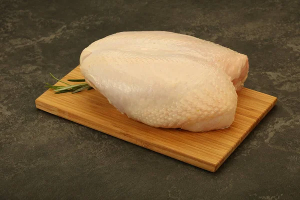 Poitrine Poulet Entière Crue Avec Peau Servie Romarin — Photo