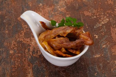 Kasede domuz kulağı var.