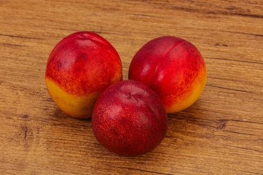 Tatlı olgun ve lezzetli Nectarine arka planda