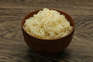 Buharda pişmiş Hint basmati pilavı.
