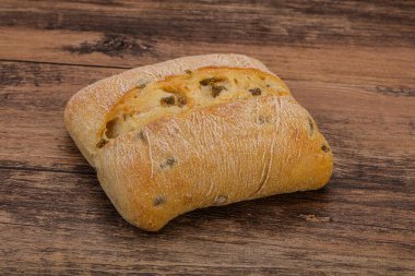 İtalyan ciabatta ekmeği ve zeytinyağı.