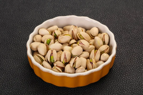 Tumpukan Kacang Pistachio Dalam Mangkuk — Stok Foto