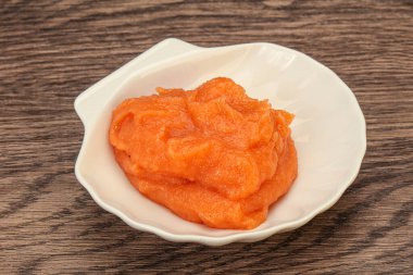 Balık yumurtası kasede atıştırmalık