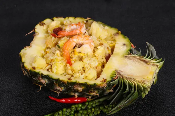 Stekt Ris Med Räkor Serverade Ananas — Stockfoto