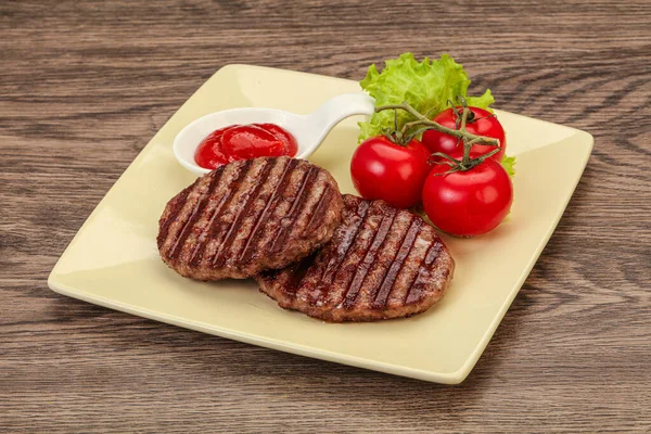 Gegrilde Hamburgerkotelet Met Tomatensaus — Stockfoto