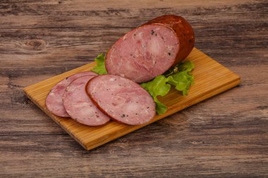 Baharatlı ve otlu füme jambon.