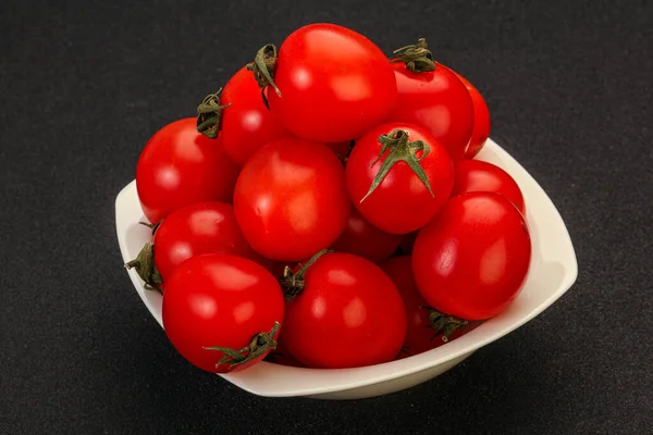 Maturare Succoso Pomodoro Rosso Ciliegia Nella Ciotola — Foto Stock