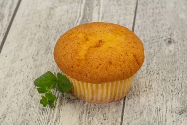 Zoete Smakelijke Muffin Geserveerd Muntblad — Stockfoto