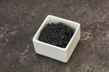 Lüks balık, kâsede siyah havyar.