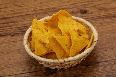 Meksika mısır cipsi üçgen yığını.