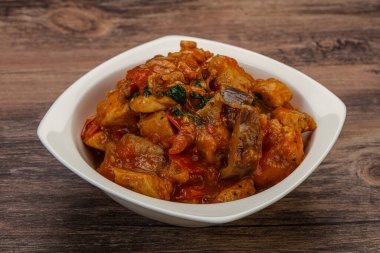 İstiridye soslu tavuk ve sebzeli kişniş.