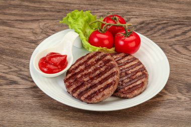 Domates soslu ızgara burger pirzolası