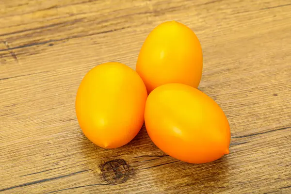 Poucos Amarelo Maduro Saboroso Tomates Legumes — Fotografia de Stock