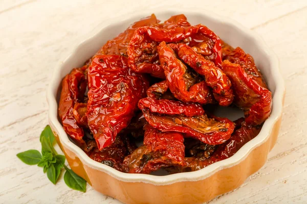 stock image Dried tomato in olive oil with basil leaves