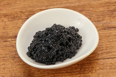 Lüks balık, kâsede siyah havyar.