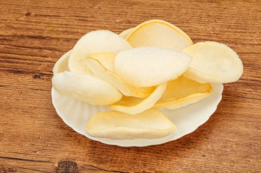 Asya usülü - kâsede ev yapımı karides cipsi