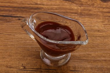 Geleneksel domates barbekü sosu kasede