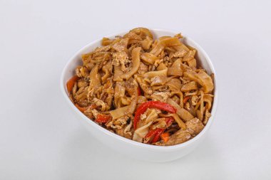 Asya usulü. Domuz etli ve sebzeli kızarmış şehriye.