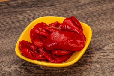 Yağda ızgara kırmızı biber.