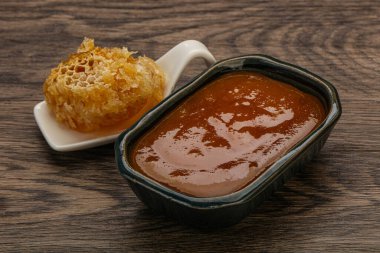 Doğal tatlı bal kasede