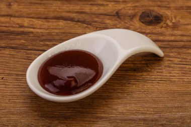 Geleneksel domates barbekü sosu kasede