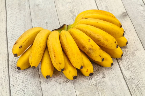 成熟的甜黄色迷你香蕉堆 — 图库照片