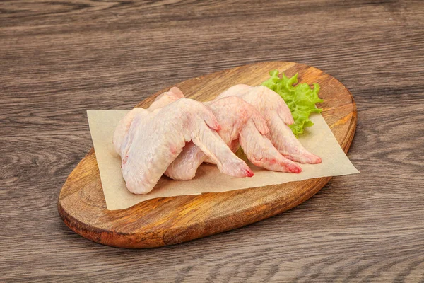 生の鶏の羽料理の準備 — ストック写真