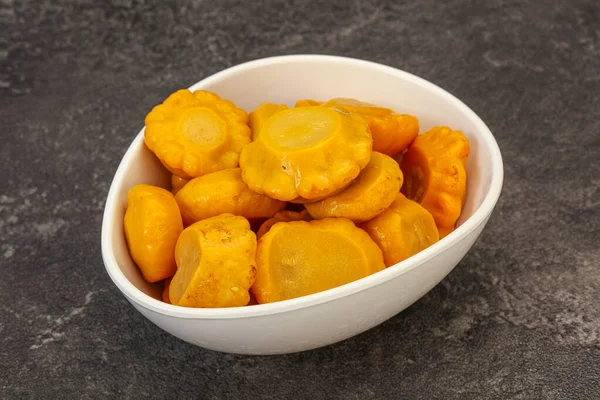 Вегетарианская Еда Маринованный Желтый Патиссон Миске — стоковое фото
