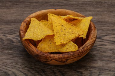 Meksika mısır cipsi üçgen yığını.