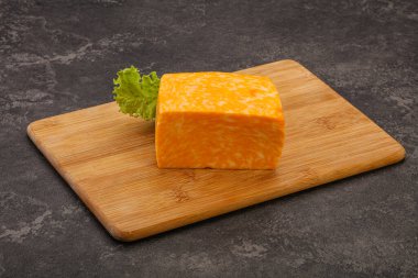 Sütlü mermer peynir tuğlası.