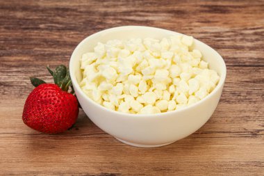 Beslenme yiyeceği - kasede tahıl süzme peynir