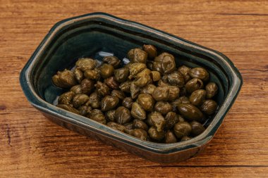 Kasede salamura edilmiş kapari.