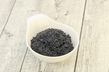 Lüks balık, kâsede siyah havyar.