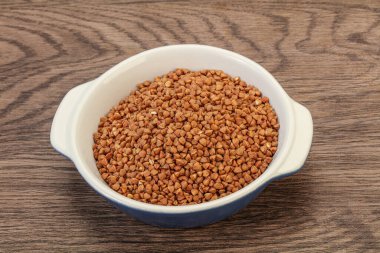 Kâsede çiğ karabuğday gevreği 